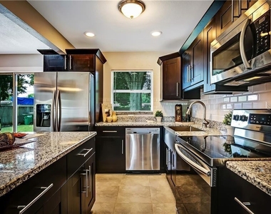 4106 W Oklahoma Avenue - Photo Thumbnail 6