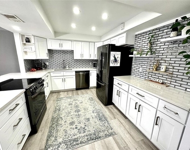 4908 38th Way S - Photo Thumbnail 2