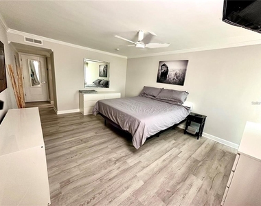 4908 38th Way S - Photo Thumbnail 8