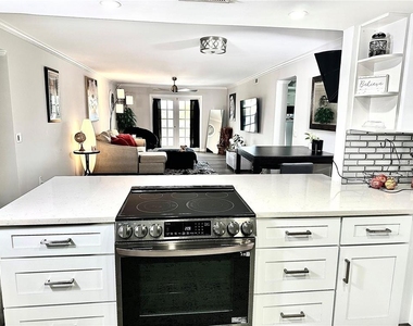 4908 38th Way S - Photo Thumbnail 5