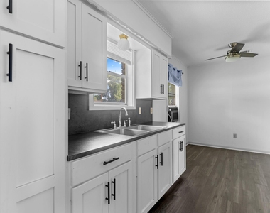147 9th Street W - Photo Thumbnail 5