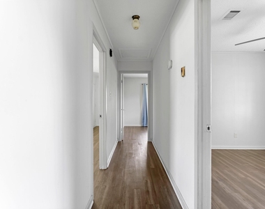 147 9th Street W - Photo Thumbnail 6