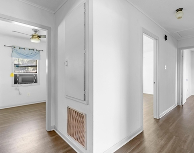 147 9th Street W - Photo Thumbnail 16