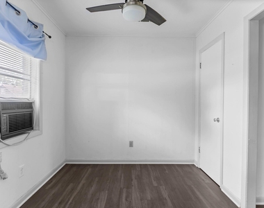 147 9th Street W - Photo Thumbnail 14