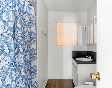 147 9th Street W - Photo Thumbnail 12