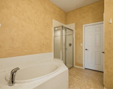 1405 Ridge Terrace - Photo Thumbnail 16