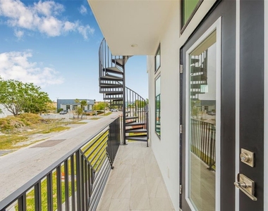 8627 5th Street N - Photo Thumbnail 17