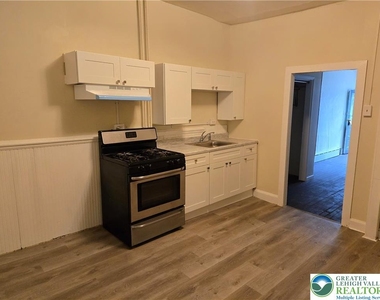 205 Front Street - Photo Thumbnail 2