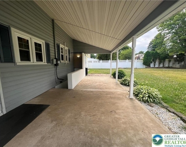 2401 Lawnherst Avenue - Photo Thumbnail 17