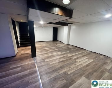 2401 Lawnherst Avenue - Photo Thumbnail 40