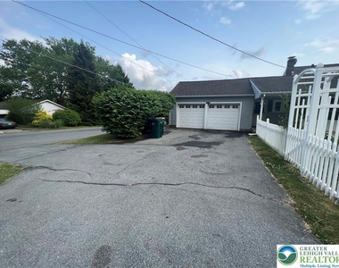 2401 Lawnherst Avenue - Photo Thumbnail 21
