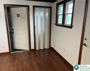 2401 Lawnherst Avenue - Photo Thumbnail 13