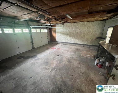 2401 Lawnherst Avenue - Photo Thumbnail 15
