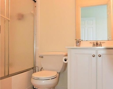 1600 Oakridge Lane - Photo Thumbnail 15