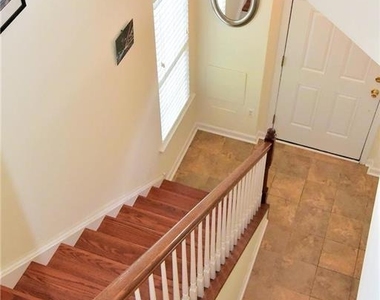 1600 Oakridge Lane - Photo Thumbnail 13