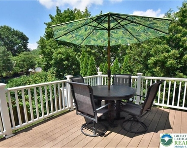 1600 Oakridge Lane - Photo Thumbnail 6