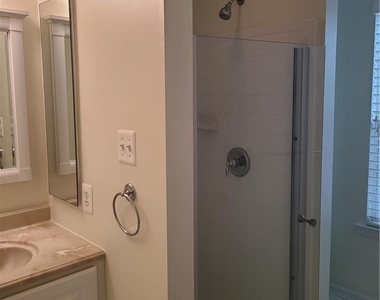 1600 Oakridge Lane - Photo Thumbnail 47