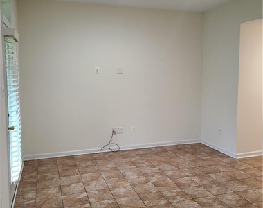 1600 Oakridge Lane - Photo Thumbnail 26