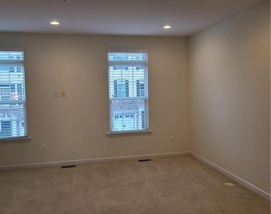 1600 Oakridge Lane - Photo Thumbnail 39