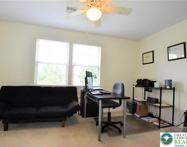 1600 Oakridge Lane - Photo Thumbnail 17