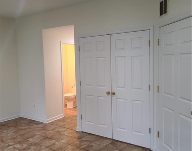 1600 Oakridge Lane - Photo Thumbnail 27