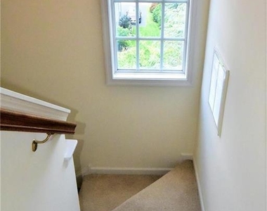 1600 Oakridge Lane - Photo Thumbnail 16