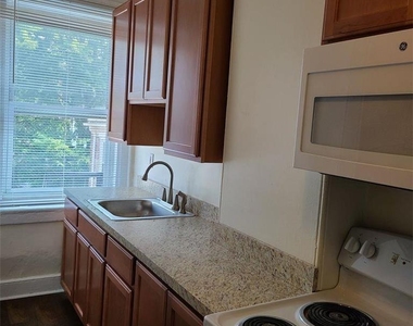 136 E Bushkill Street - Photo Thumbnail 6