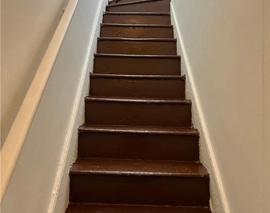 136 E Bushkill Street - Photo Thumbnail 2