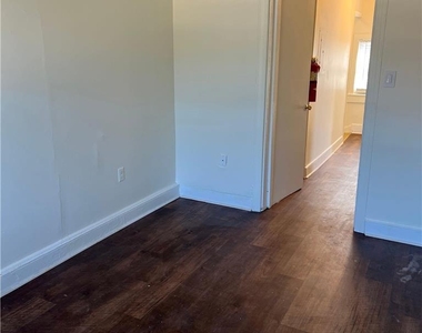 136 E Bushkill Street - Photo Thumbnail 11