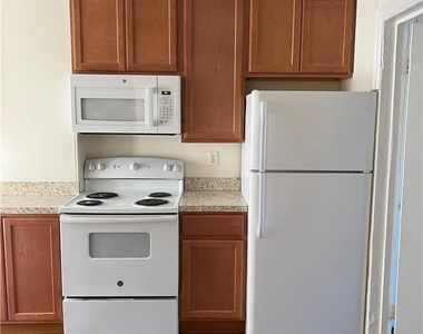136 E Bushkill Street - Photo Thumbnail 5