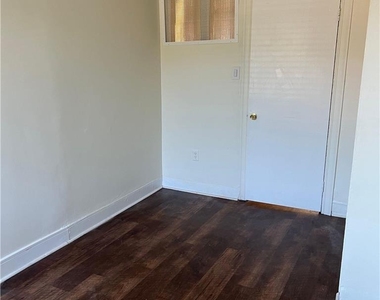 136 E Bushkill Street - Photo Thumbnail 14