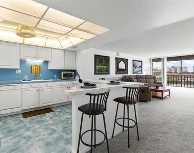 7400 Sun Island Drive S - Photo Thumbnail 9