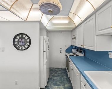7400 Sun Island Drive S - Photo Thumbnail 14