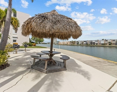 7400 Sun Island Drive S - Photo Thumbnail 38
