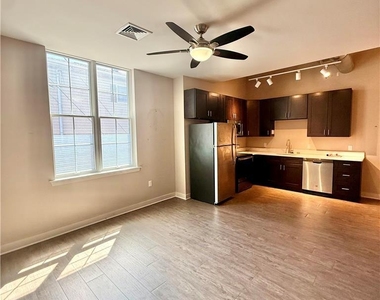 124 W Union Boulevard - Photo Thumbnail 2