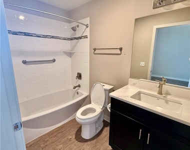 124 W Union Boulevard - Photo Thumbnail 10
