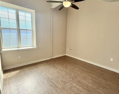 124 W Union Boulevard - Photo Thumbnail 4