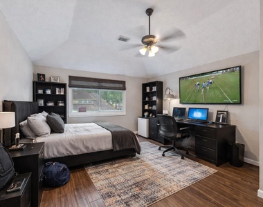 12907 Lake Mist Drive - Photo Thumbnail 15