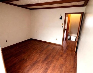 748 S Hall Street - Photo Thumbnail 7