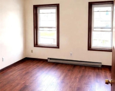 748 S Hall Street - Photo Thumbnail 8