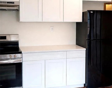 748 S Hall Street - Photo Thumbnail 3