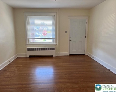 1320 Chelsea Avenue - Photo Thumbnail 8