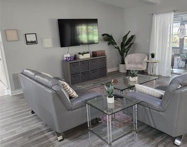 3235 Buckhorn Drive - Photo Thumbnail 2