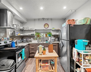 4630 Woodside Street - Photo Thumbnail 3