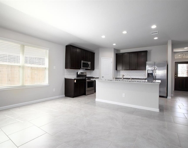 18435 Grayson Bluff Way - Photo Thumbnail 4