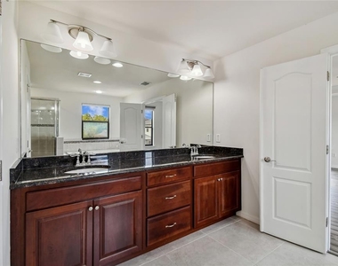 11027 Tahiti Isle Lane - Photo Thumbnail 17