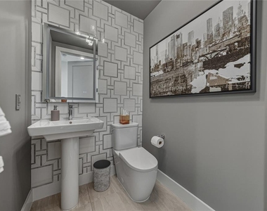 275 1st Avenue S - Photo Thumbnail 10