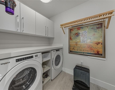275 1st Avenue S - Photo Thumbnail 14
