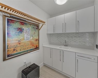 275 1st Avenue S - Photo Thumbnail 15