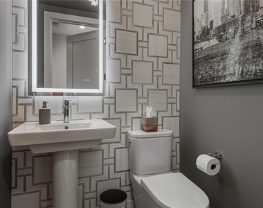 275 1st Avenue S - Photo Thumbnail 11